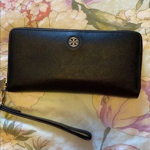 Robinson Leather Passport Continental Wallet